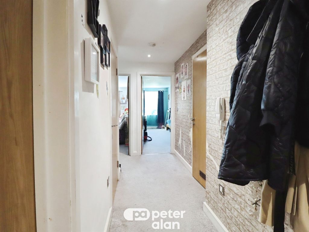 2 bed flat for saleNewport Road, Cardiff CF24 photo 2