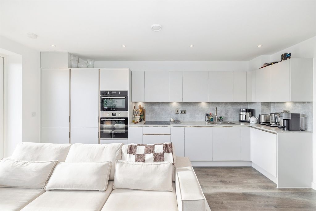 Additional image 15 of 2 bed flat for saleOxhey Drive, Watford WD19