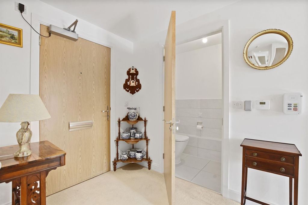 Additional image 9 of 2 bed flat for sale59-61 The Broadway, Amersham HP7