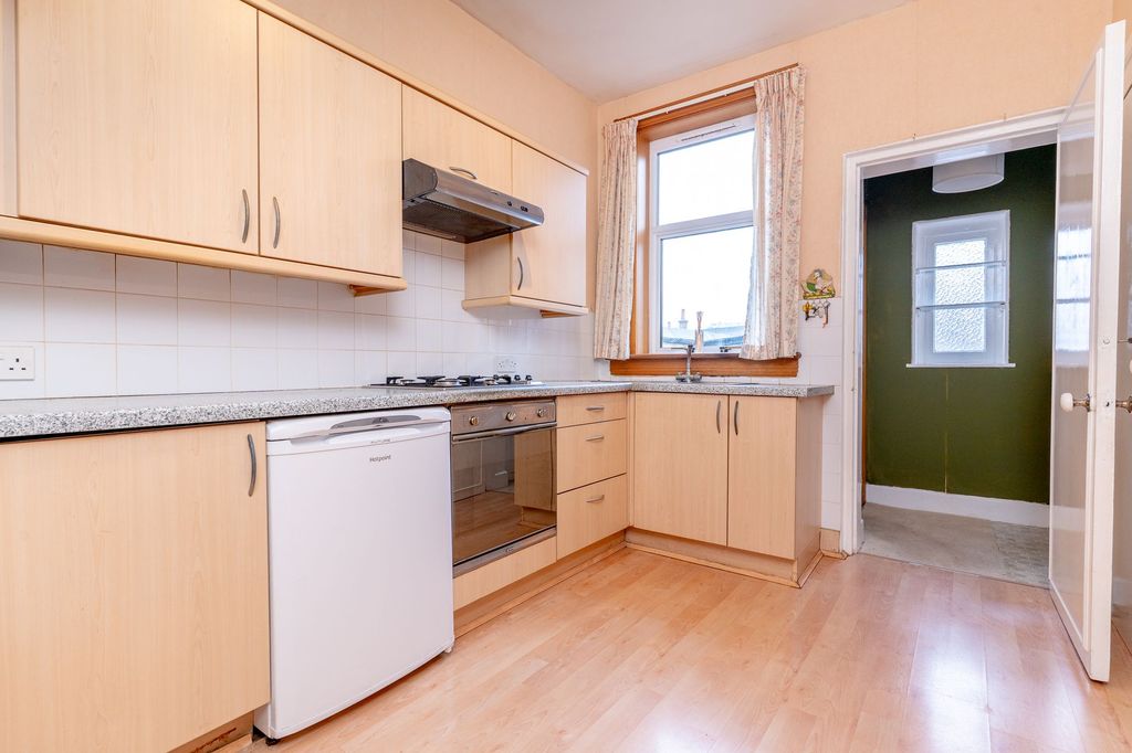 Additional image 4 of 3 bed flat for salePark Crescent, Edinburgh EH16