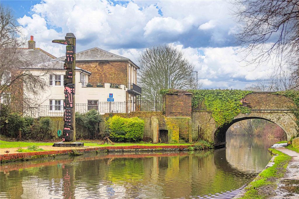Additional image 13 of 2 bed flat for saleBridge Street, Berkhamsted, Hertfordshire HP4