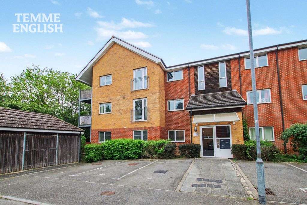 2 bed flat for saleMarlborough Drive, Langdon Hills SS16