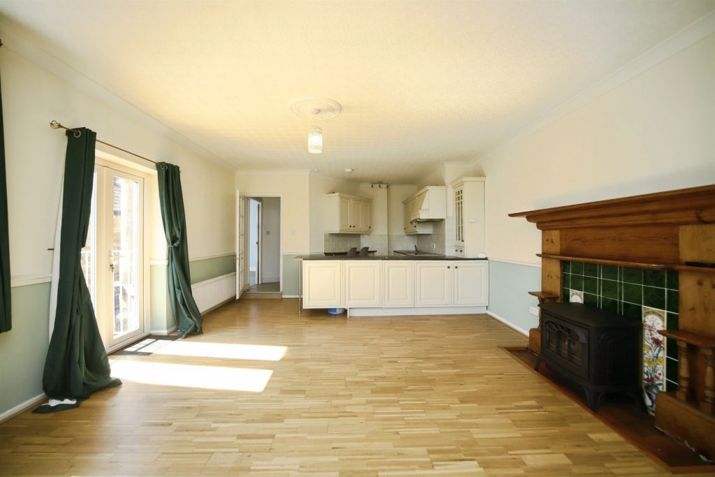 Additional image 3 of 2 bed flat for saleMarket Street, Crewkerne TA18