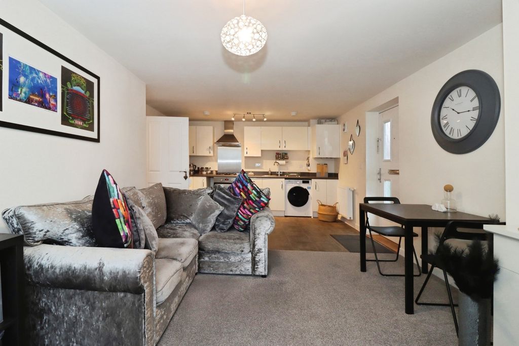 1 bed flat for saleDowsell Way, Yate, Bristol, Gloucestershire BS37 photo 3
