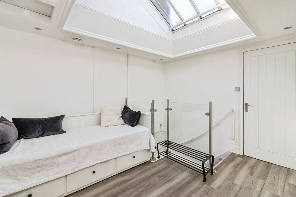 Additional image 17 of 1 bed flat for saleKirkley Cliff, Lowestoft NR33