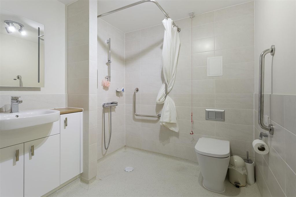 Additional image 7 of 2 bed flat for saleAusten Place, Lower Turk Street, Alton GU34