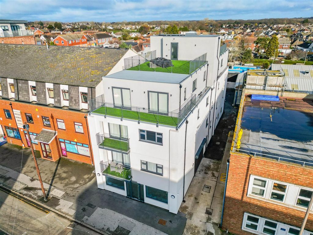 Additional image 19 of 2 bed flat for saleLondon Road, Hadleigh, Benfleet SS7