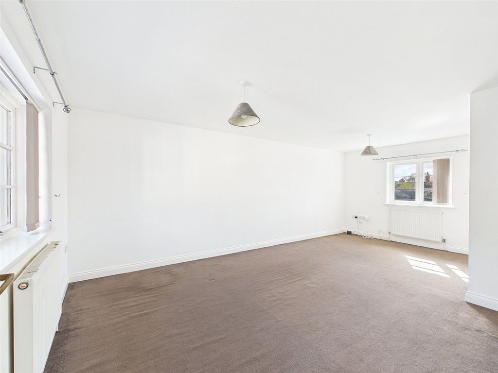 2 bed flat for saleWesley Road, Holsworthy, Devon EX22 photo 2