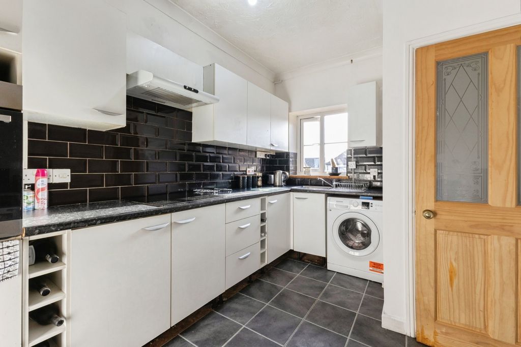 3 bed flat for saleStation Road, Attleborough, Norfolk NR17 photo 3