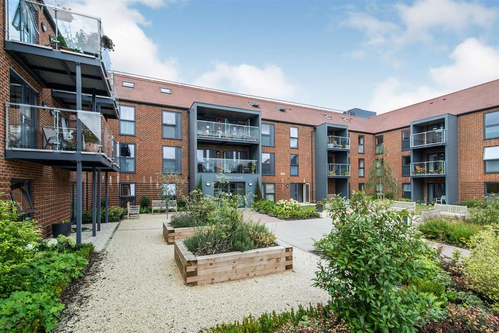 1 bed flat for saleWayfarer Place, The Dean, Alresford SO24