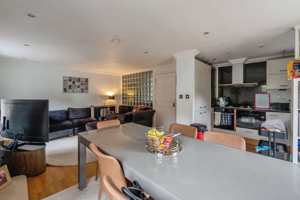 Additional image 2 of 3 bed flat for saleAlexander Mews, High Street, Billericay, Essex CM12