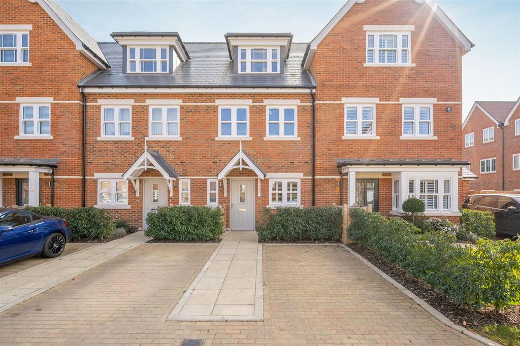 3 bed terraced house for saleHawthorne Place, Sunninghill SL5