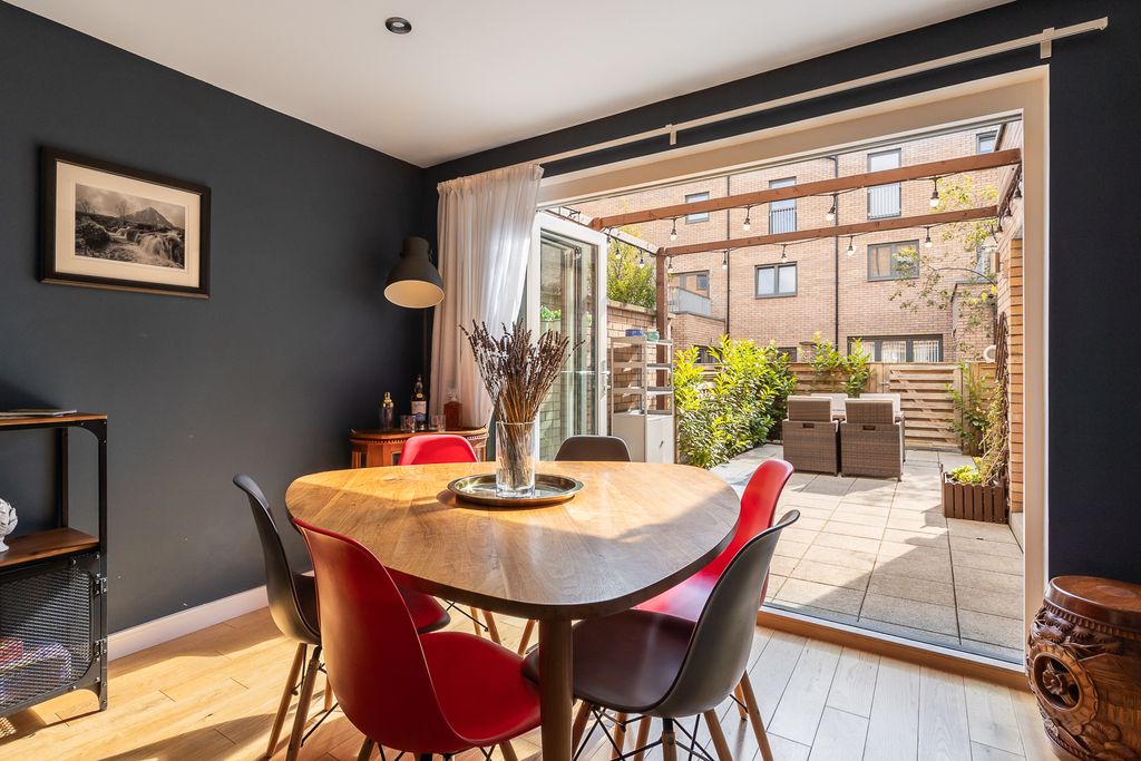 Additional image 5 of 4 bed town house for sale20 Lawrie Reilly Place, Edinburgh EH7
