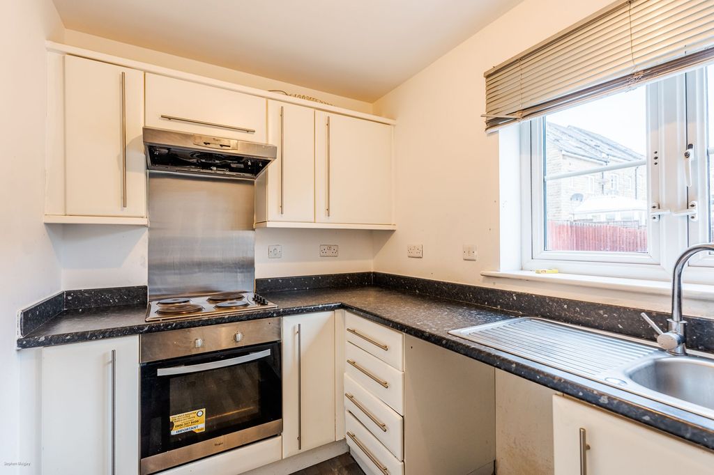 Additional image 6 of 2 bed flat for saleHighfield Chase, Dewsbury WF13