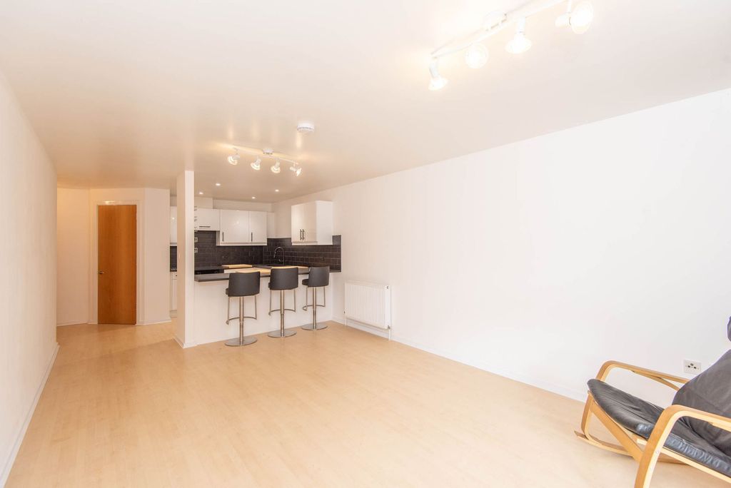 Additional image 6 of 2 bed flat for saleCamlough Walk, Chesterfield S41