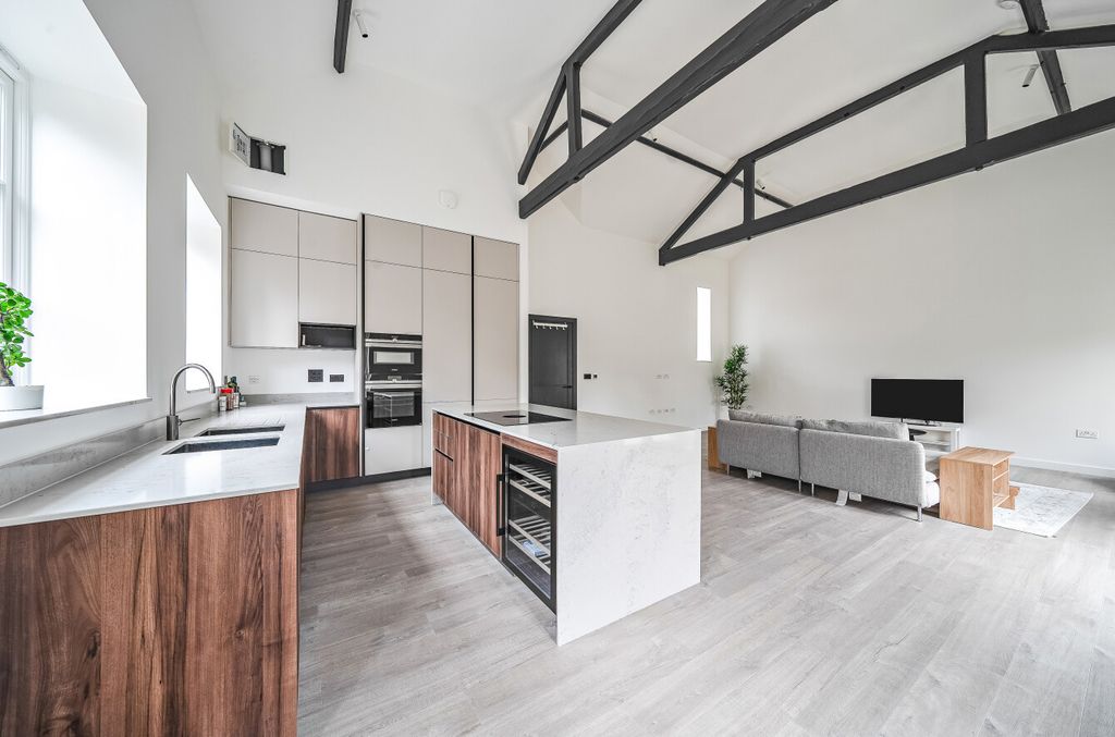 Additional image 3 of 2 bed flat for saleDaffodil Crescent, Barnet EN4