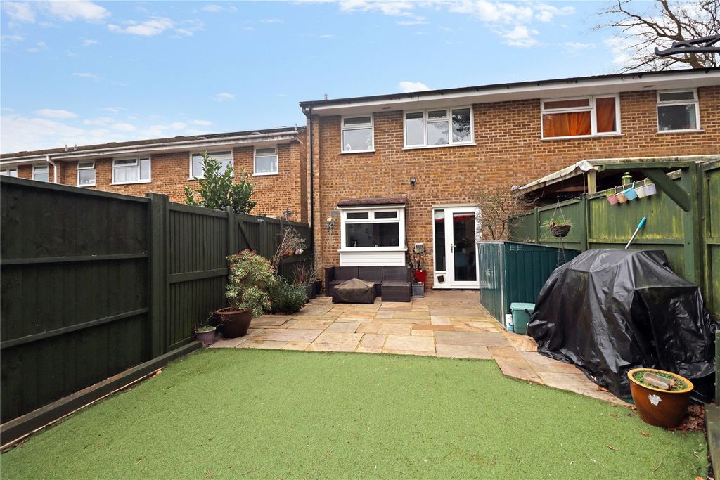 Additional image 11 of 3 bed semi-detached house for saleWoking, Surrey GU21