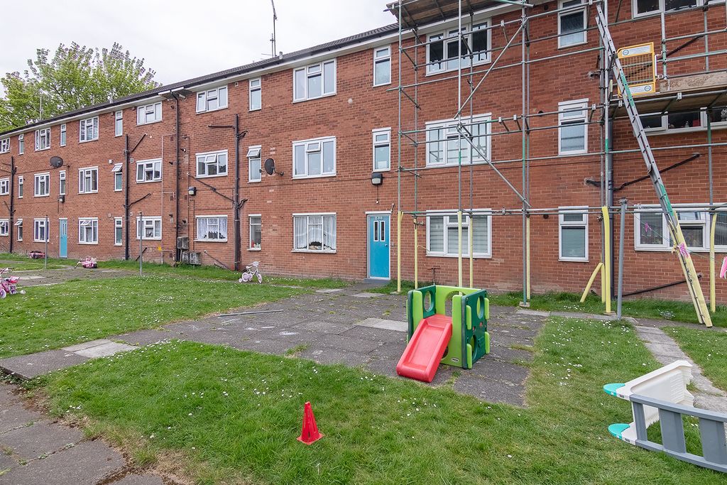 2 bed flat for saleGreat Bridge Road, Bilston WV14