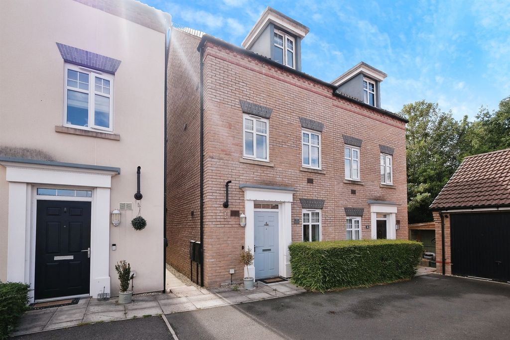 4 bed semi-detached house for saleJasper Tudor Crescent, Llanfoist, Abergavenny NP7