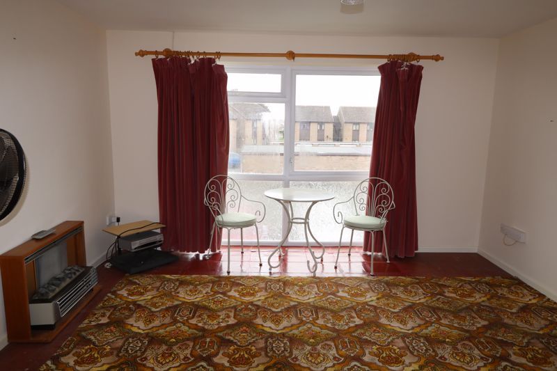 2 bed flat for saleTy Helyg, Tywyn LL36 photo 3