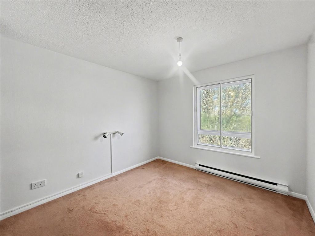 Additional image 6 of 2 bed flat for saleChiltern Park Avenue, Berkhamsted HP4