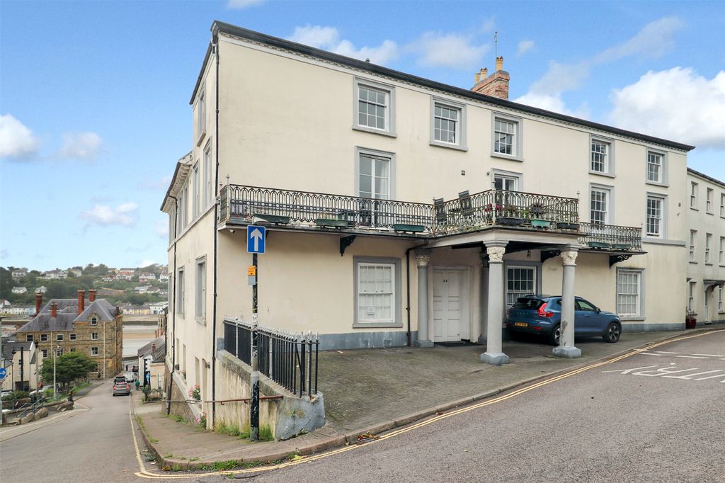 2 bed flat for saleMarket Place, Bideford, Devon EX39