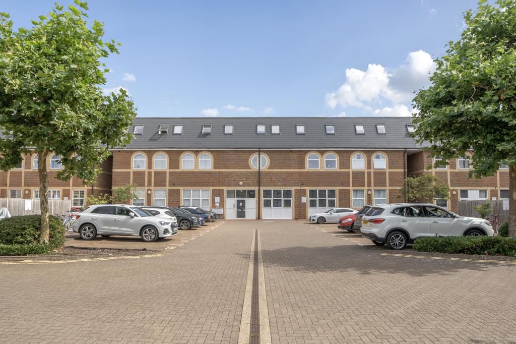 2 bed flat for saleAylesbury, Buckinghamshire HP19