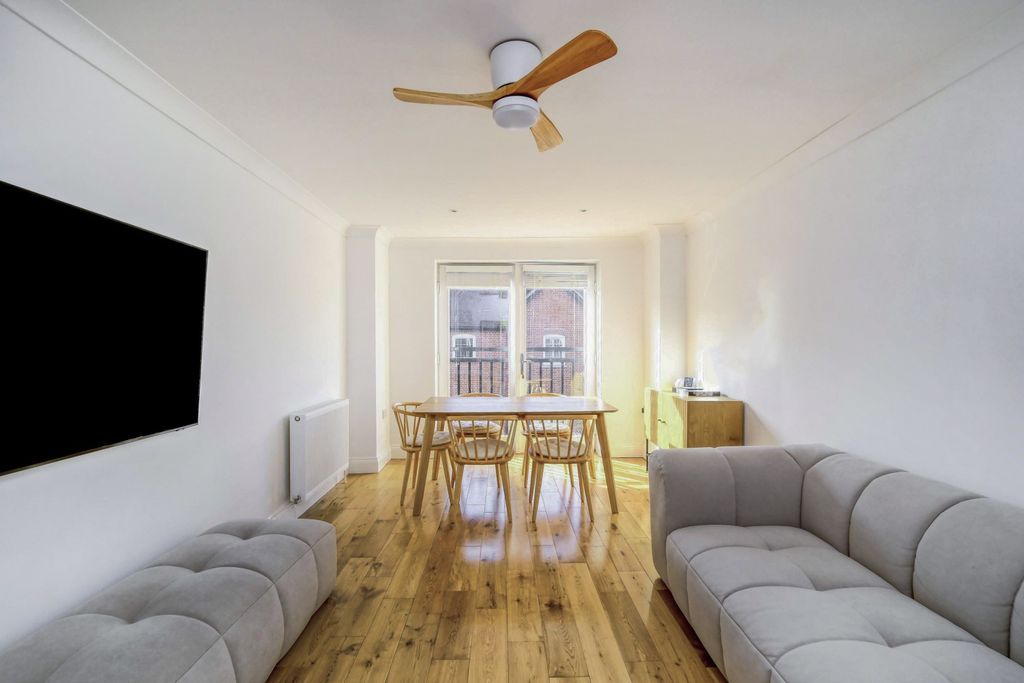 Additional image 4 of 2 bed flat for saleHankins Court, Winchester, Hampshire SO24