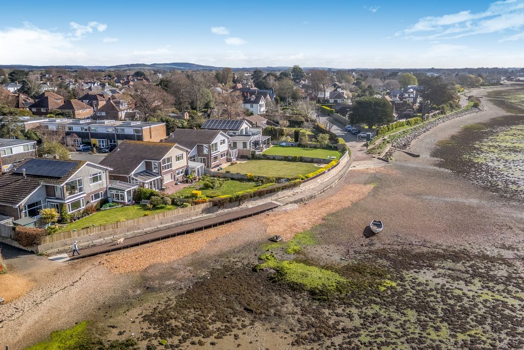 3 bed detached house for saleMaisemore Gardens, Emsworth PO10