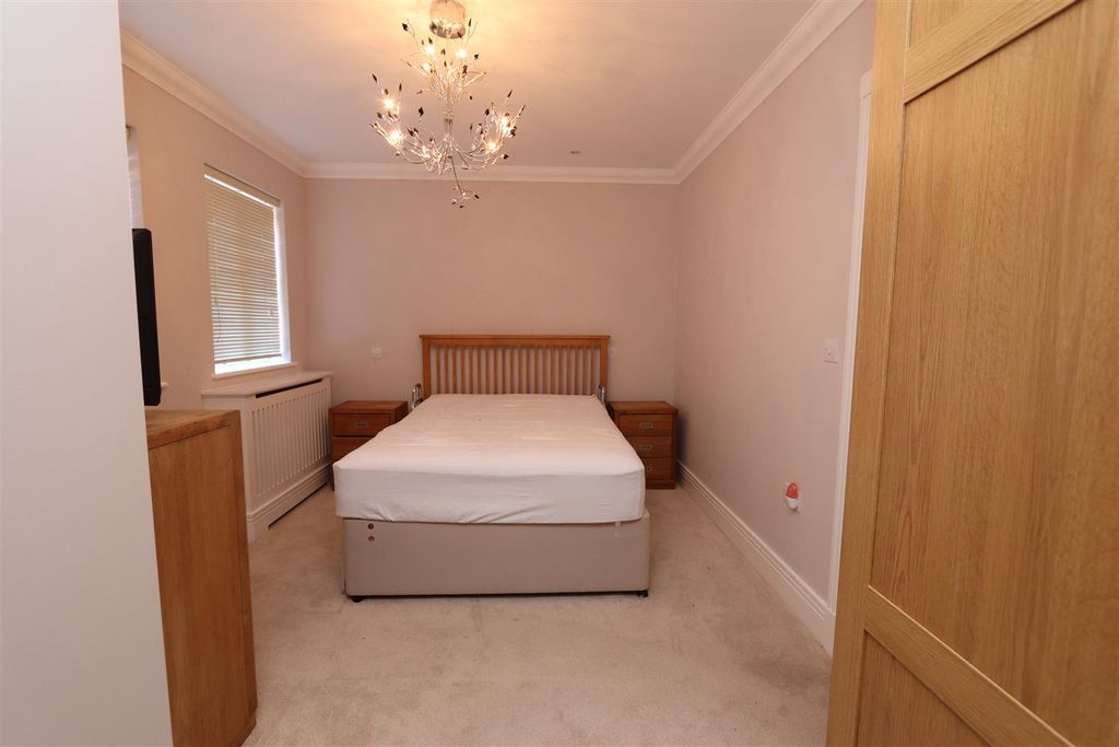 Additional image 9 of 2 bed flat for saleHigh Street, Billericay, Essex CM12