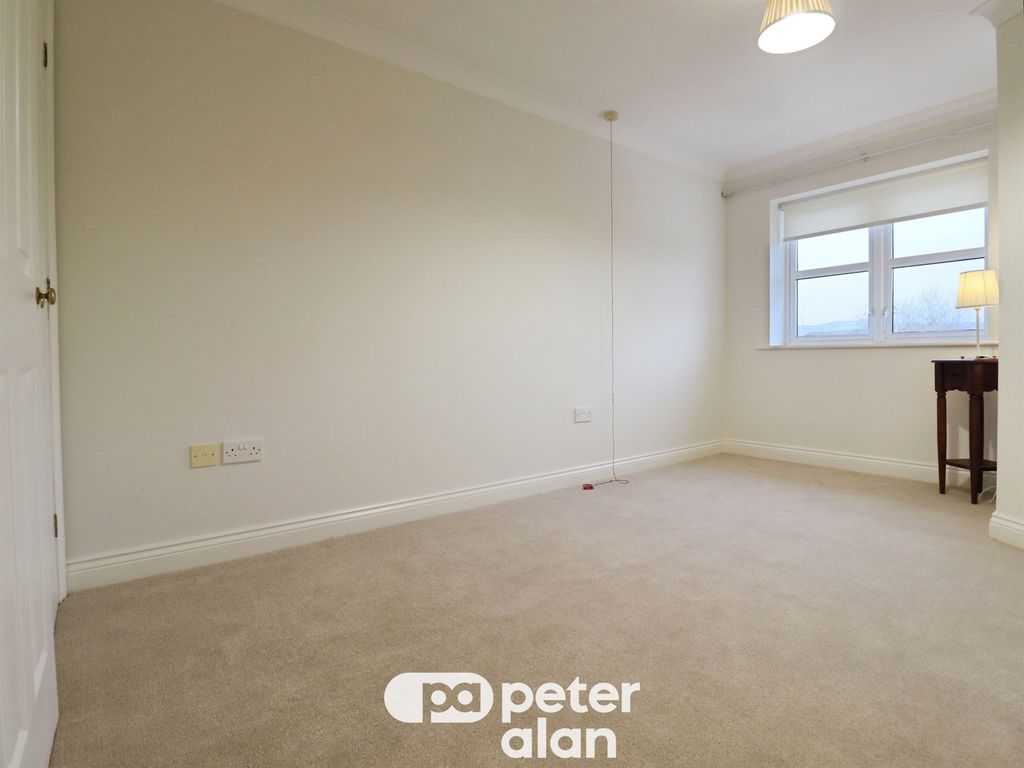 1 bed flat for saleLatteys Close, Cardiff CF14 photo 2