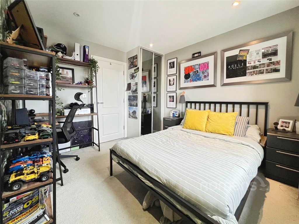 Additional image 10 of 5 bed town house for saleFrench Drive, Wellesley, Aldershot GU11