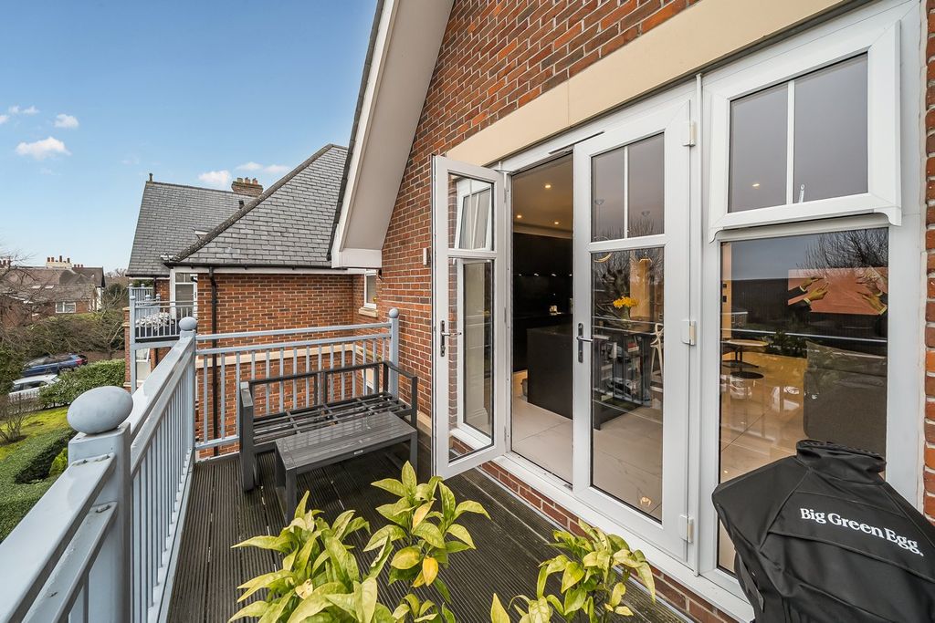 Additional image 7 of 3 bed flat for saleOverbury Avenue, Beckenham BR3