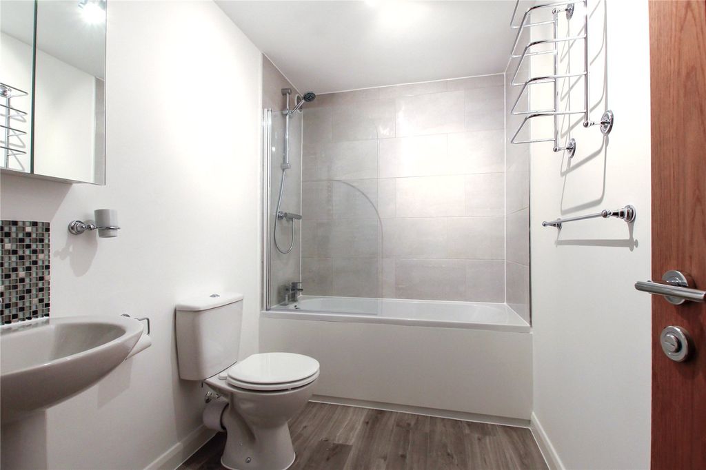 Additional image 8 of 2 bed flat for saleLower Kings Road, Berkhamsted, Hertfordshire HP4