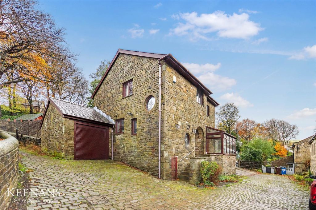 3 bed detached house for saleTodmorden Road, Bacup OL13