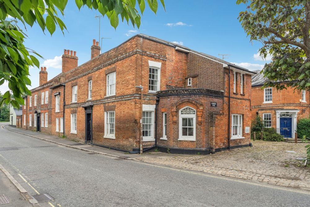 2 bed flat for saleChurch Street, Old Amersham HP7