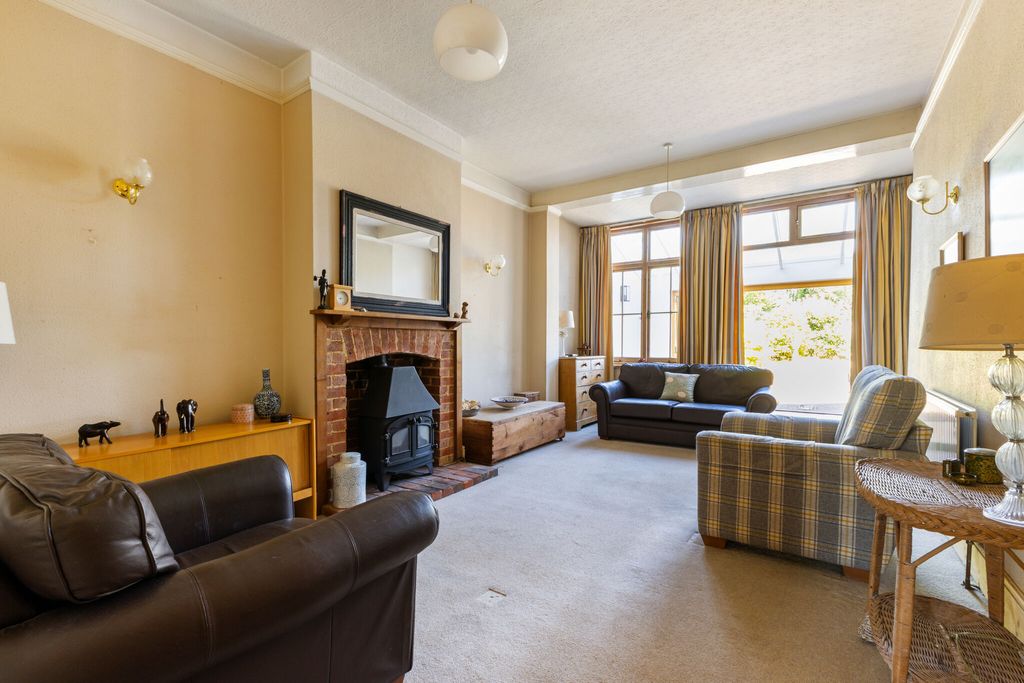 Additional image 2 of 4 bed detached house for saleAnstey Road, Alton GU34