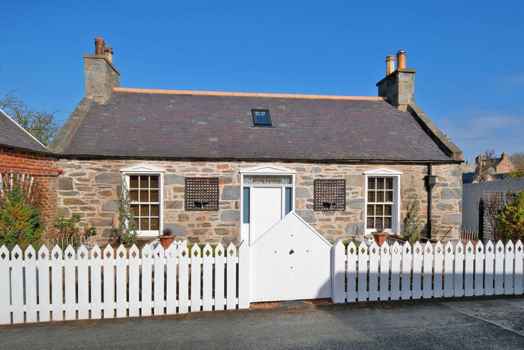 2 bed cottage for saleBack Street, Fordyce, Banff, Aberdeenshire AB45