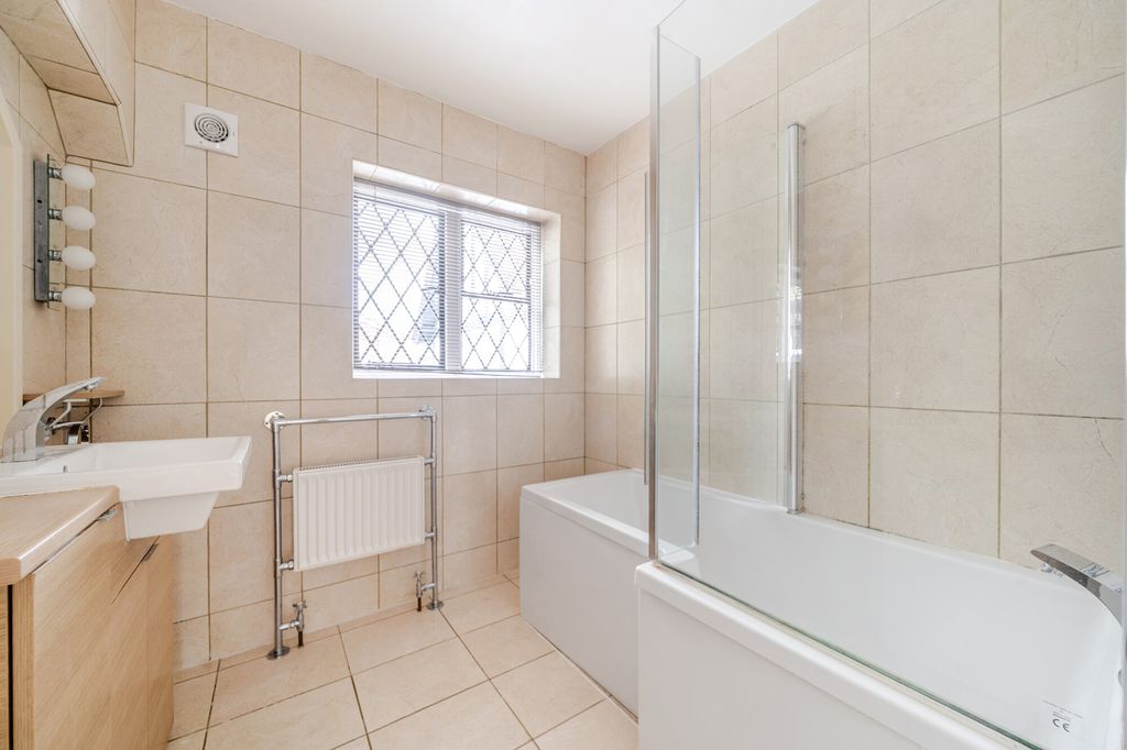 4 bed flat for saleChesham Road, Amersham HP6 photo 5
