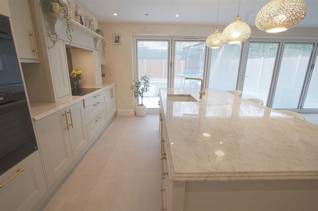 Additional image 5 of 4 bed detached house for saleBurnt Mills Road, Basildon SS13