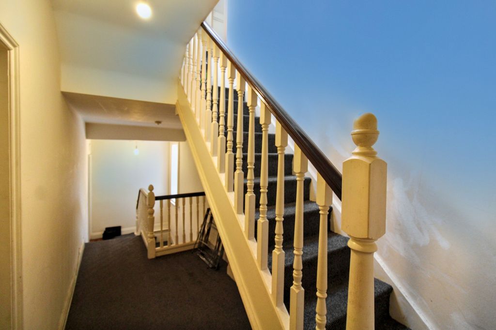 Additional image 19 of 6 bed property for saleUnion Street, Aldershot, Hampshire GU11