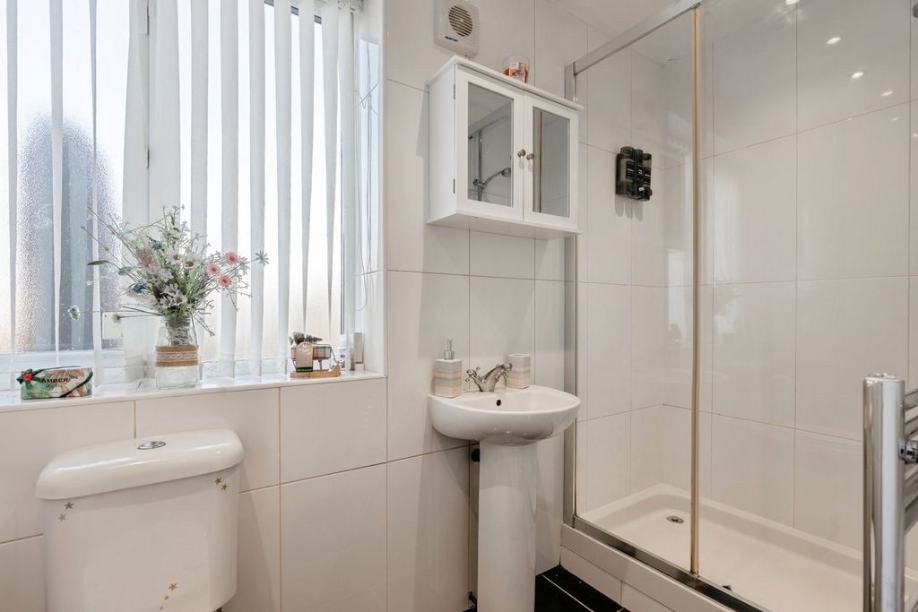 Additional image 15 of 5 bed bungalow for saleGlenborough Avenue, Bacup, Lancashire OL13
