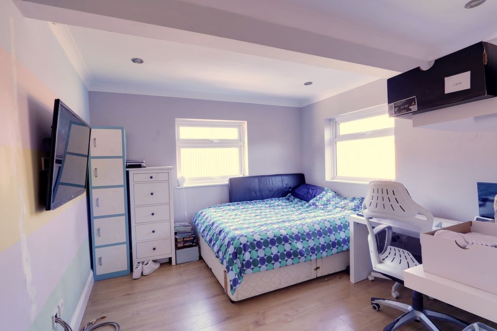 Additional image 13 of 5 bed detached house for sale6 Heathfield, Benfleet SS7