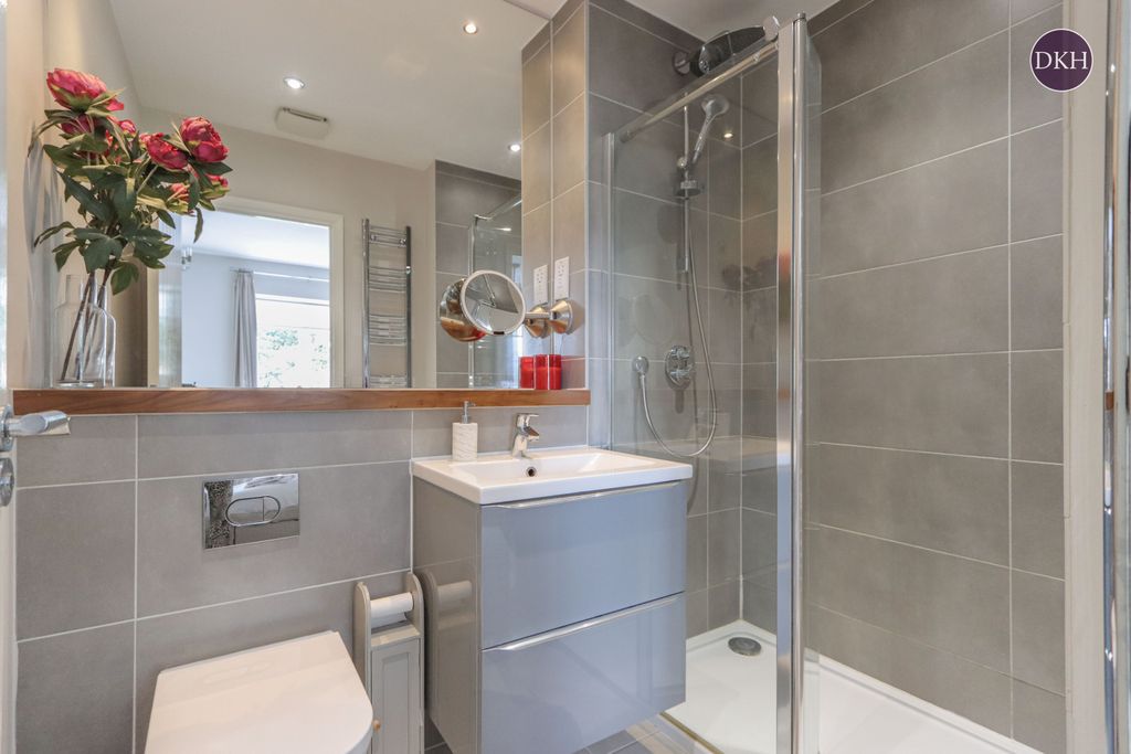 Additional image 10 of 3 bed semi-detached house for saleWoodside Road, Abbots Langley, Hertfordshire WD5