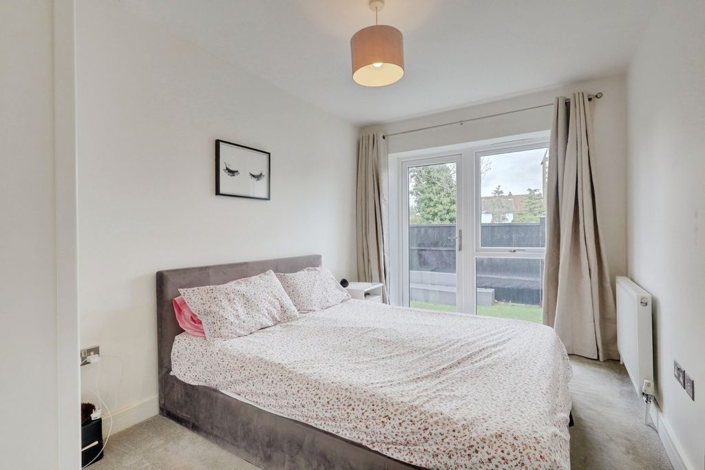 Additional image 10 of 3 bed flat for saleLondon Road, Benfleet SS7