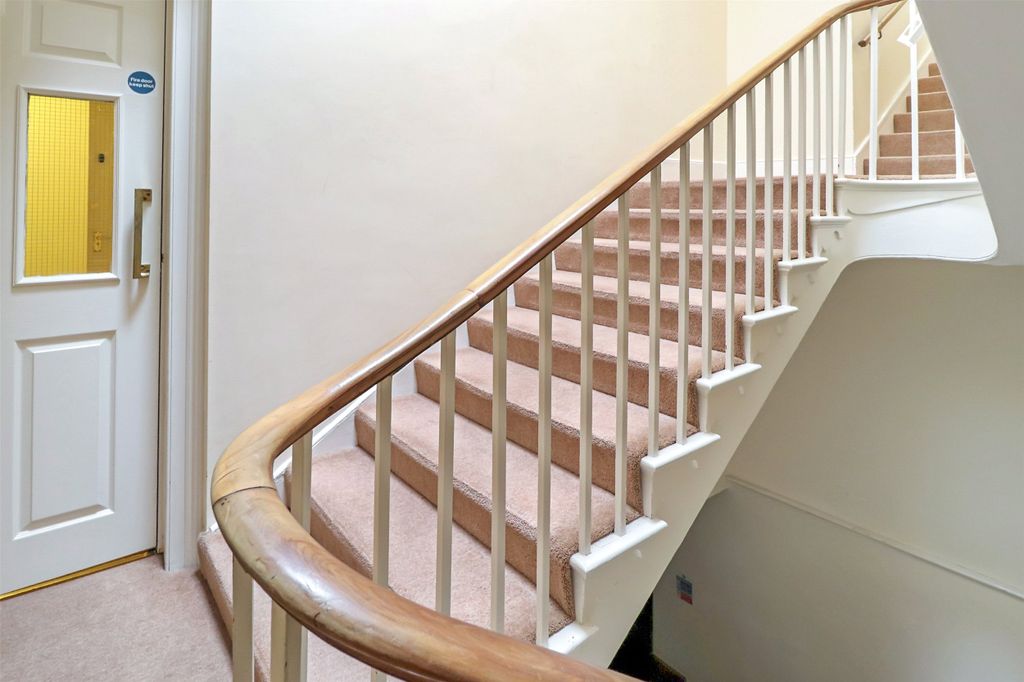 Additional image 5 of 2 bed flat for saleMarket Place, Bideford, Devon EX39