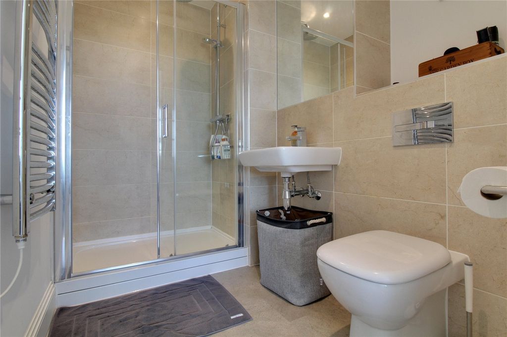 2 bed flat for saleFullbrook Drive, Basingstoke, Hampshire RG21 photo 5