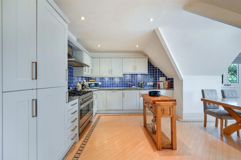 Additional image 8 of 2 bed flat for saleHolly Hill Park, Banstead SM7