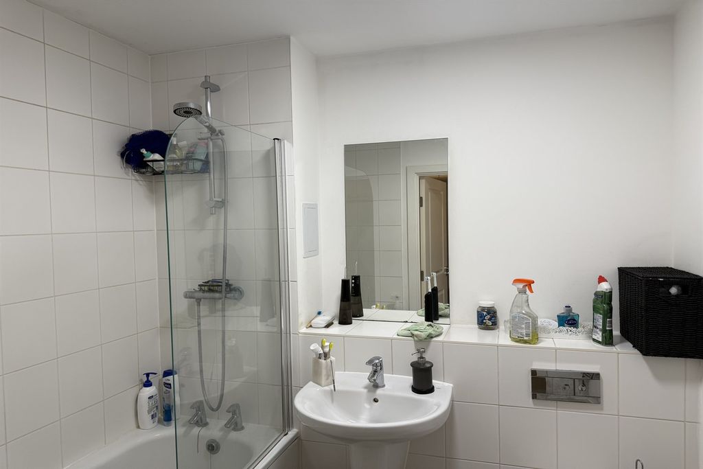 Additional image 8 of 2 bed flat for saleSaxon House DA17