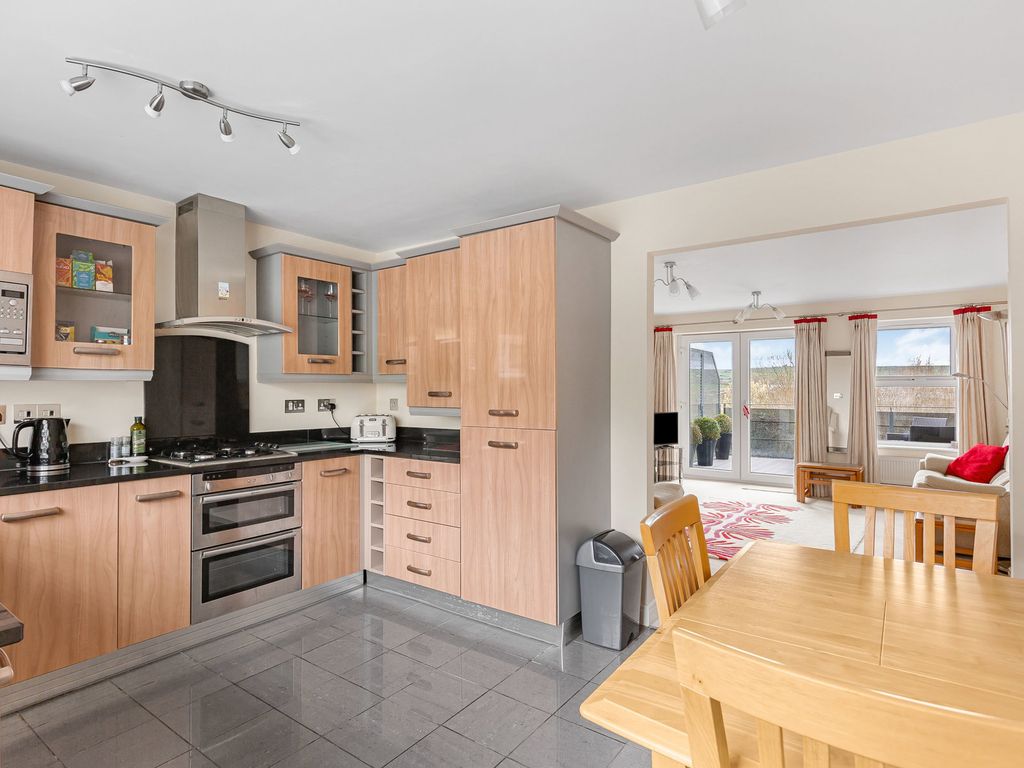 2 bed flat for saleCleave Point, Sticklepath, Barnstaple, North Devon EX31 photo 2